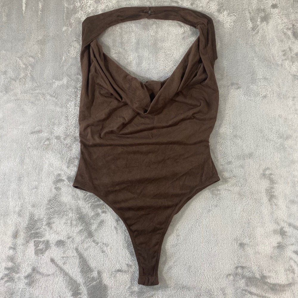FASHION NOVA Bodysuit Womens Medium Brown Faux Suede Cowl Neck Halter Chic Cute